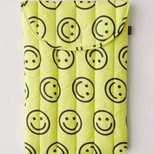 BAGGU SMILEY LAPTOP CASE (PUFFER)